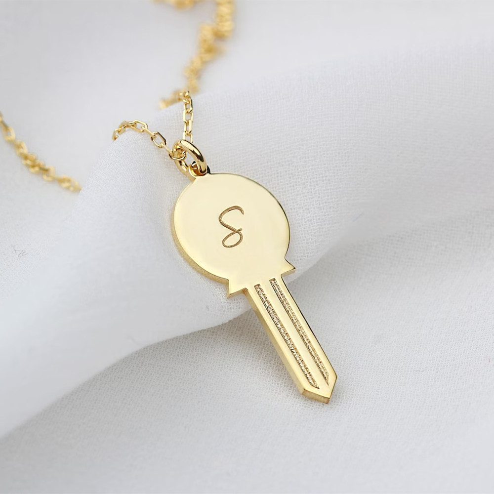 Charm Necklace Dainty - カスタムデリケートキーネックレス ステンレス製 パーソナライズ刻印ネームプレートチャームネックレス 母の日ギフト