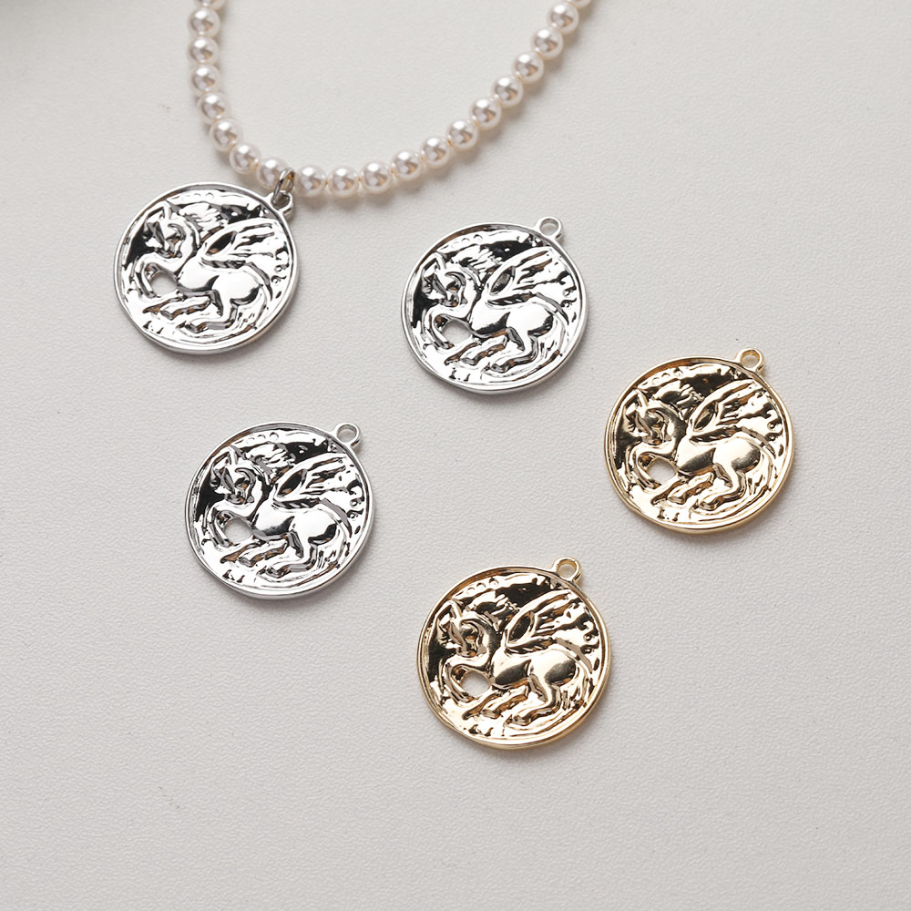 Charm Necklace Dainty - 可愛らしい-ジュエリー作りのためのユニコーンチャーム、ネックレスペンダント、DIY用品、手真鍮、金メッキアクセサリー、22.7mm、4個